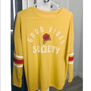 Long sleeve shit, with careful detailing